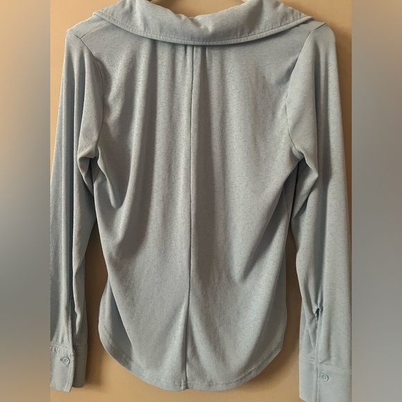 Weekend Los Angeles blue button up soft ribbed v neck shirt medium - Picture 5 of 9